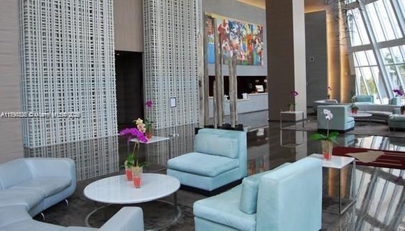 Vendido Recientemente: $990,000 (3 camas, 3 baños, 1571 Pies cuadrados)