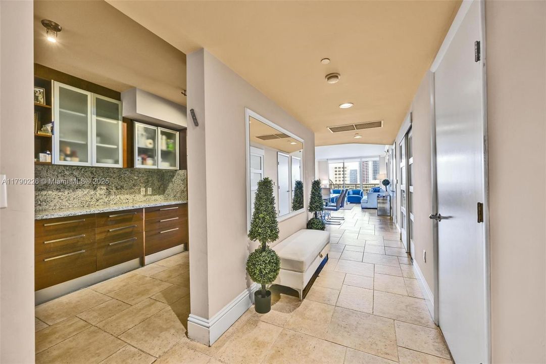 Vendido Recientemente: $990,000 (3 camas, 3 baños, 1571 Pies cuadrados)