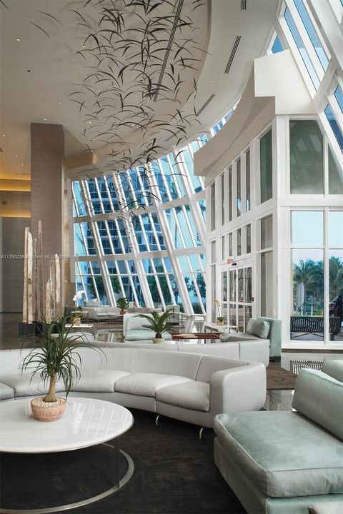 Vendido Recientemente: $990,000 (3 camas, 3 baños, 1571 Pies cuadrados)