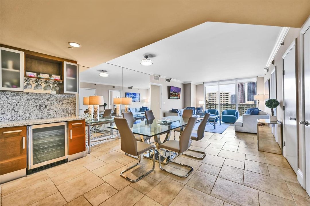 Vendido Recientemente: $990,000 (3 camas, 3 baños, 1571 Pies cuadrados)