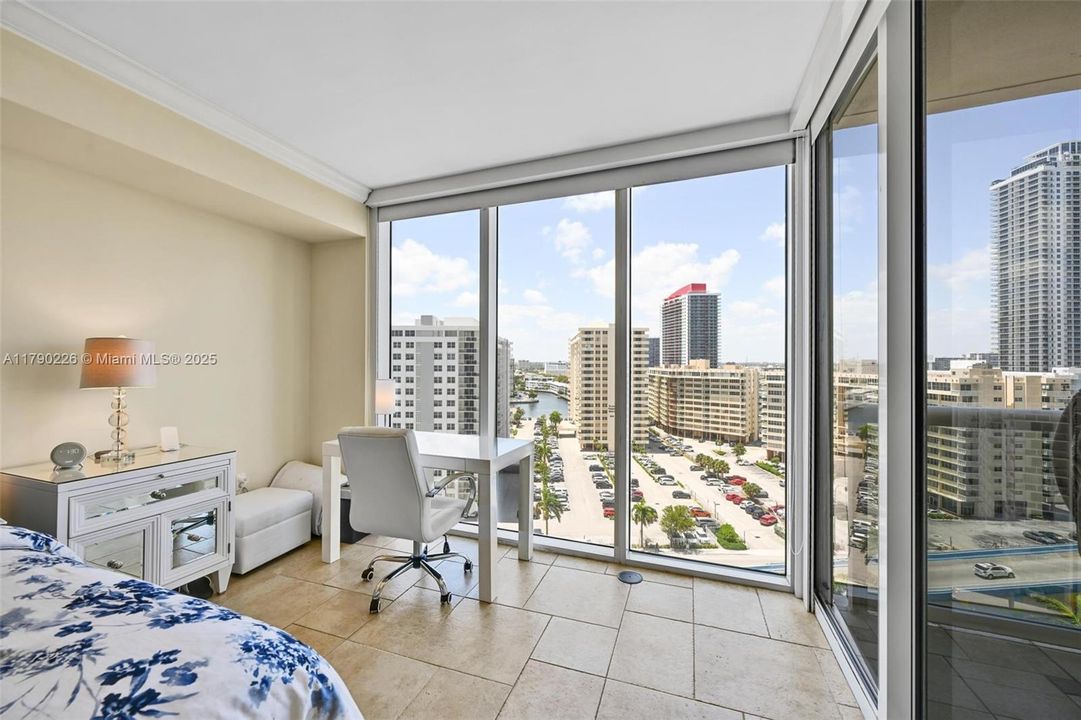 Vendido Recientemente: $990,000 (3 camas, 3 baños, 1571 Pies cuadrados)