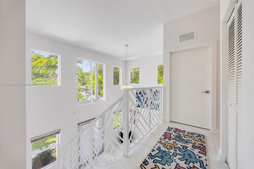 Vendido Recientemente: $1,699,000 (3 camas, 2 baños, 1985 Pies cuadrados)