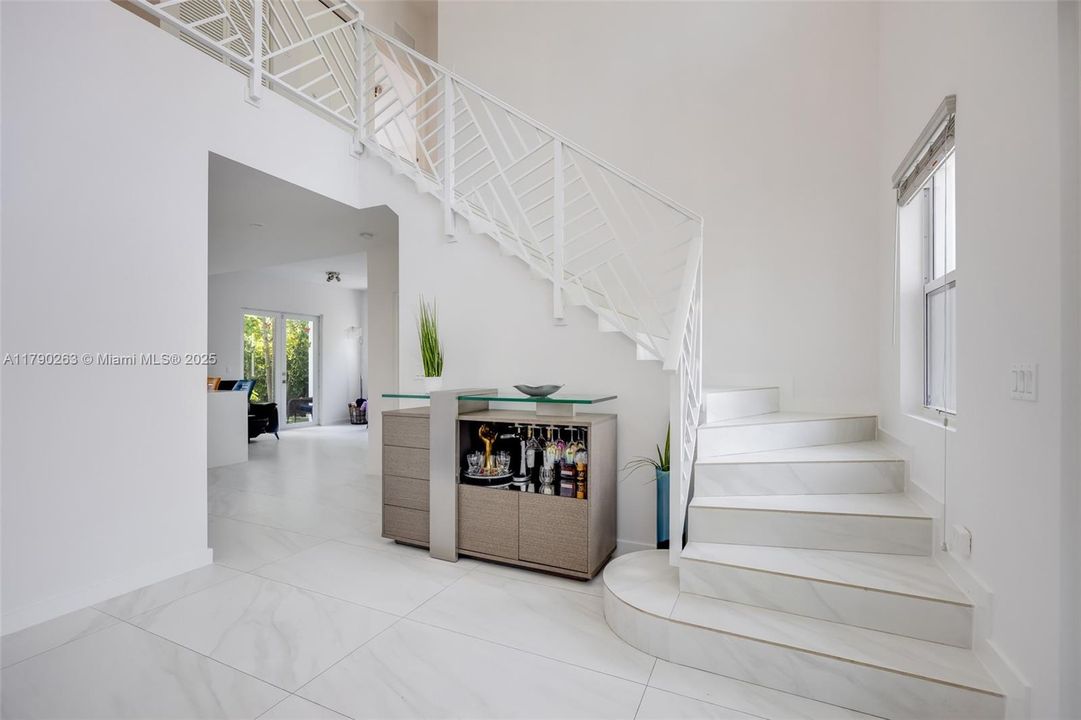 Vendido Recientemente: $1,699,000 (3 camas, 2 baños, 1985 Pies cuadrados)