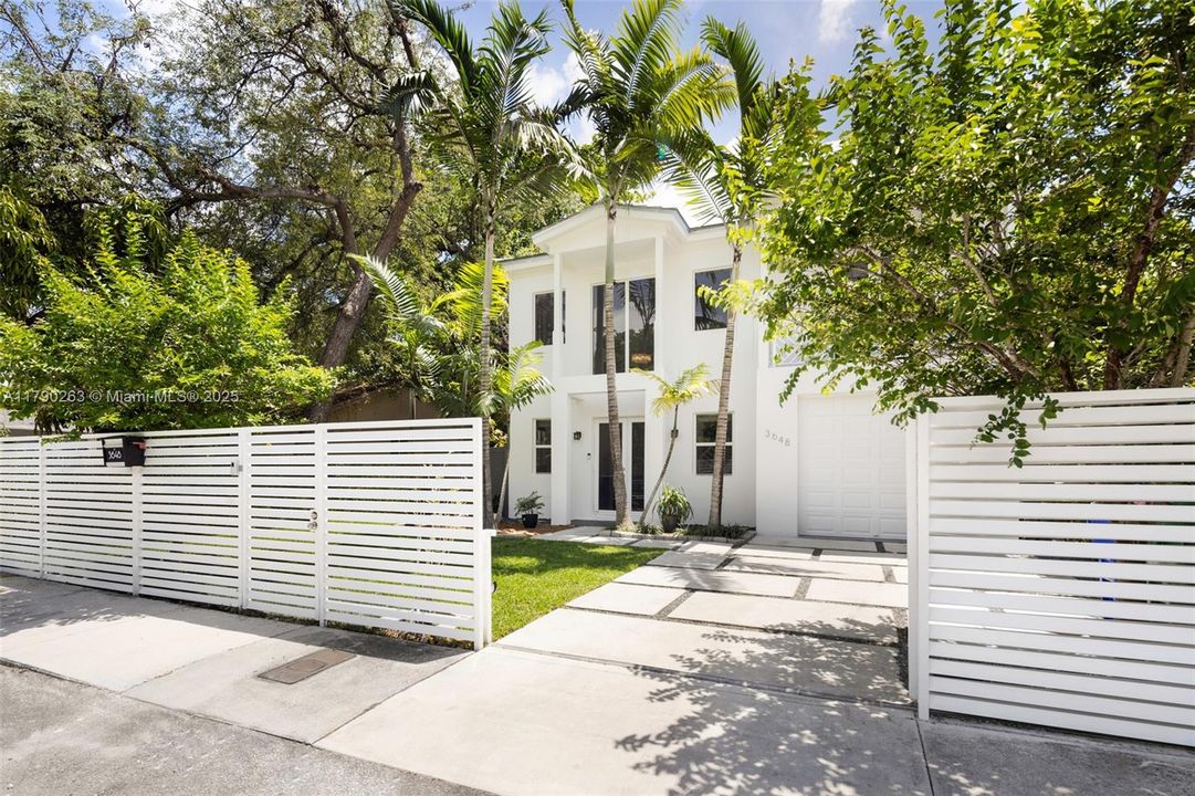 Vendido Recientemente: $1,699,000 (3 camas, 2 baños, 1985 Pies cuadrados)