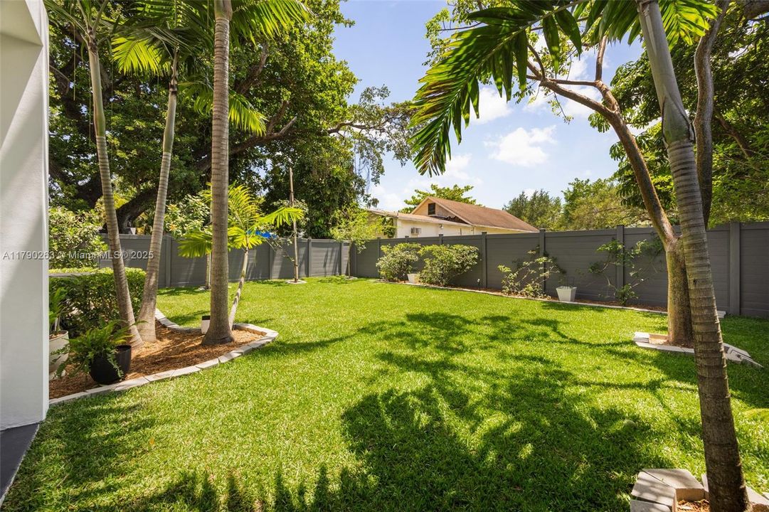 Vendido Recientemente: $1,699,000 (3 camas, 2 baños, 1985 Pies cuadrados)