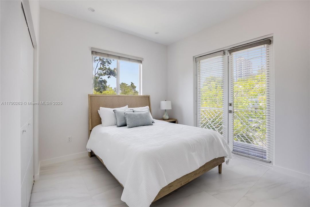 Vendido Recientemente: $1,699,000 (3 camas, 2 baños, 1985 Pies cuadrados)