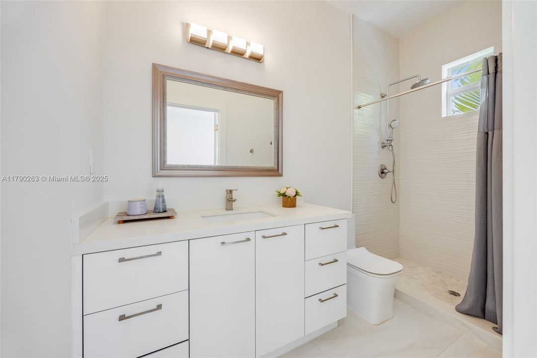 Vendido Recientemente: $1,699,000 (3 camas, 2 baños, 1985 Pies cuadrados)