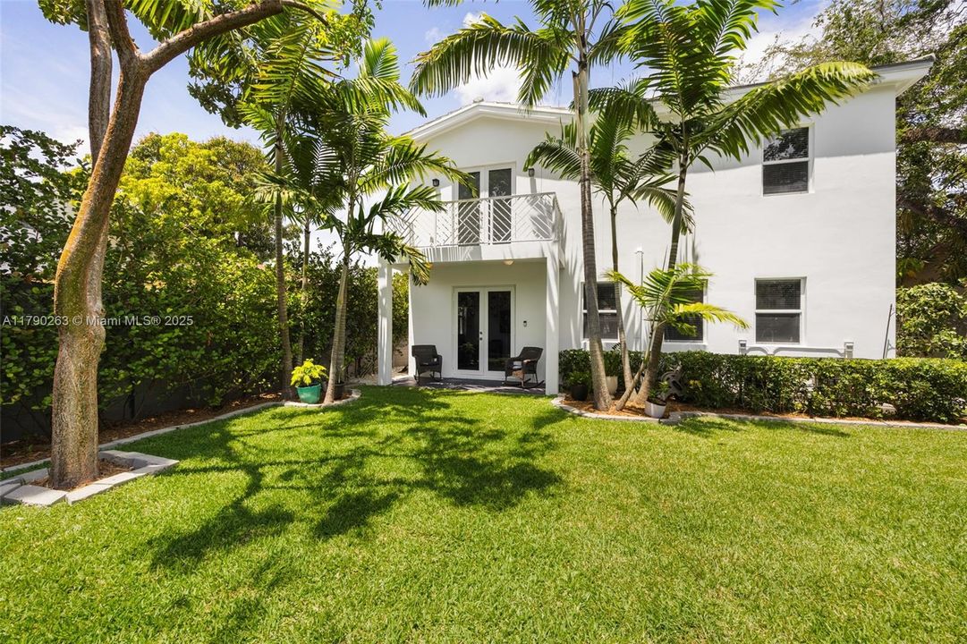 Vendido Recientemente: $1,699,000 (3 camas, 2 baños, 1985 Pies cuadrados)