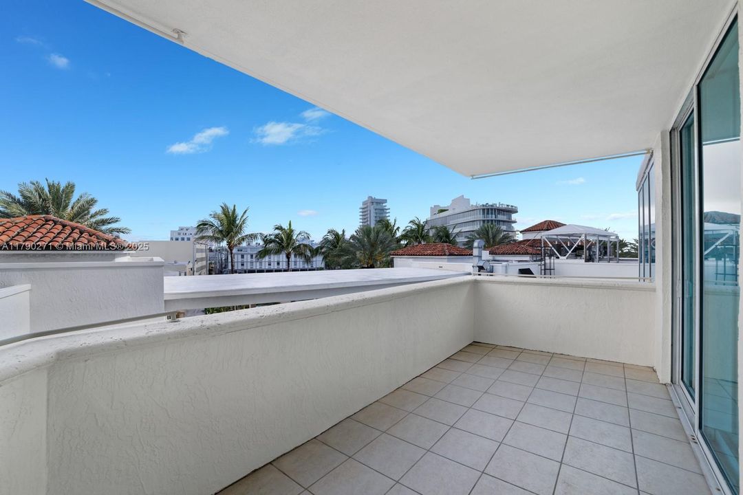 For Sale: $2,150,000 (3 beds, 2 baths, 2340 Square Feet)