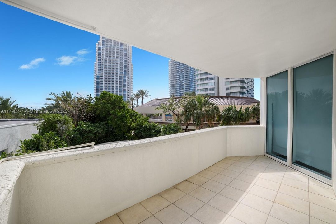 For Sale: $2,150,000 (3 beds, 2 baths, 2340 Square Feet)