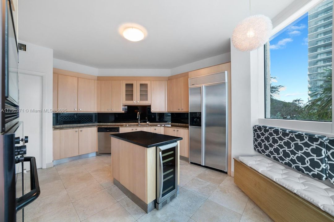 For Sale: $2,150,000 (3 beds, 2 baths, 2340 Square Feet)