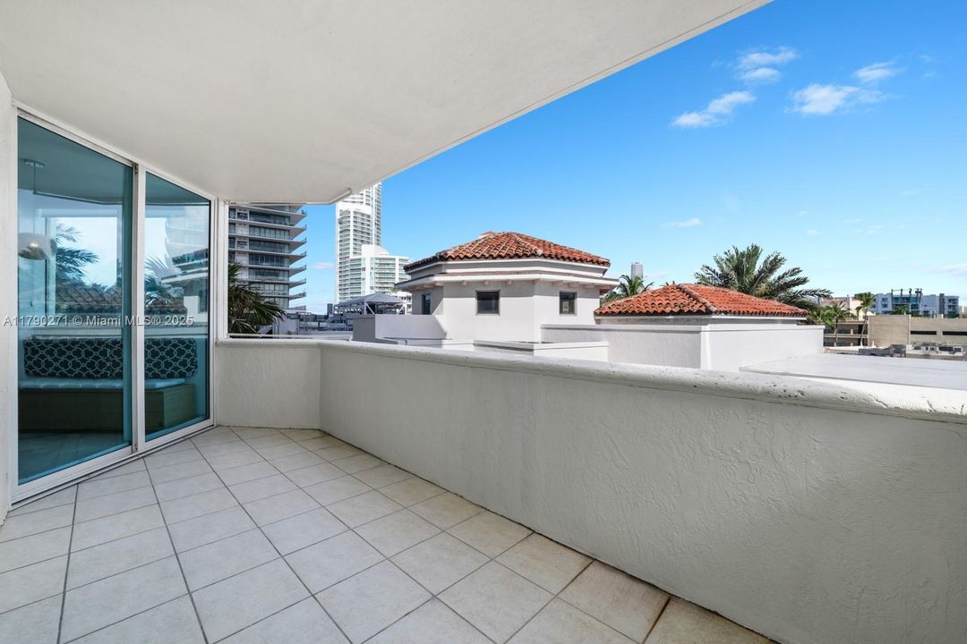 For Sale: $2,150,000 (3 beds, 2 baths, 2340 Square Feet)
