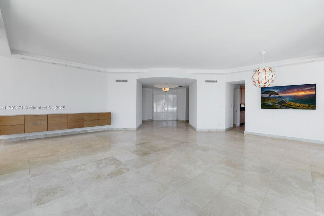 For Sale: $2,150,000 (3 beds, 2 baths, 2340 Square Feet)