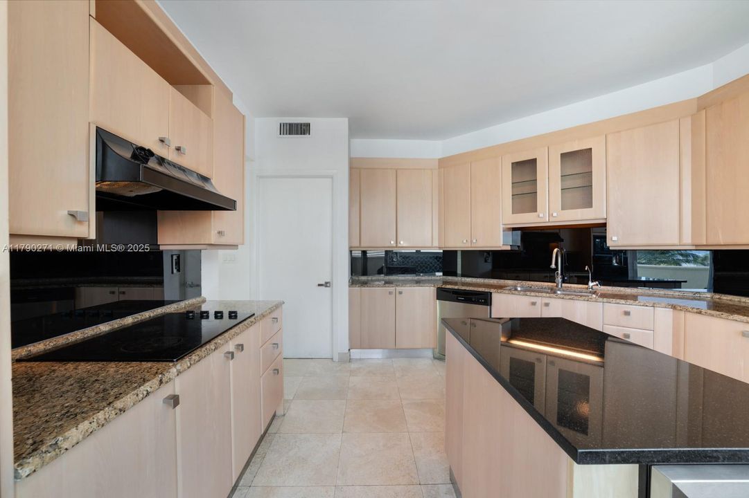 For Sale: $2,150,000 (3 beds, 2 baths, 2340 Square Feet)