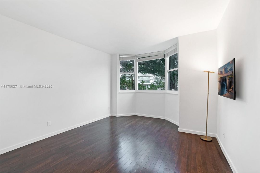 For Sale: $2,150,000 (3 beds, 2 baths, 2340 Square Feet)