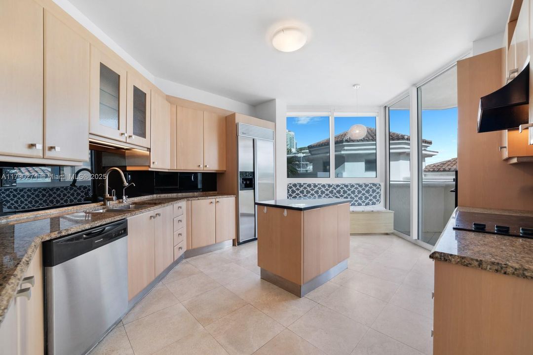 For Sale: $2,150,000 (3 beds, 2 baths, 2340 Square Feet)