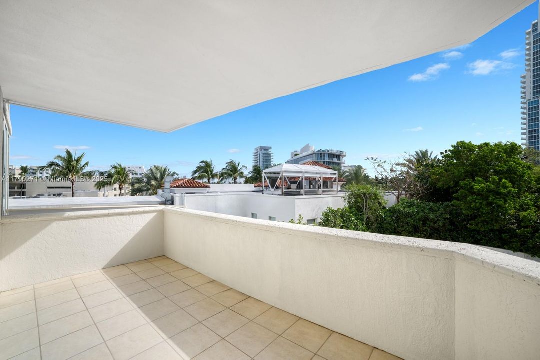 For Sale: $2,150,000 (3 beds, 2 baths, 2340 Square Feet)