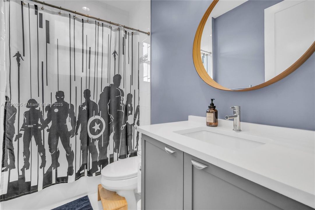 最近售出: $2,975,000 (5 贝兹, 7 浴室, 4484 平方英尺)