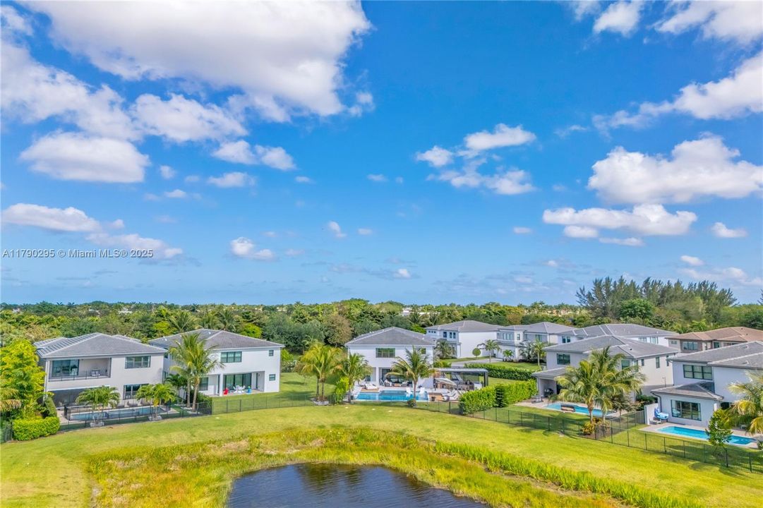 最近售出: $2,975,000 (5 贝兹, 7 浴室, 4484 平方英尺)