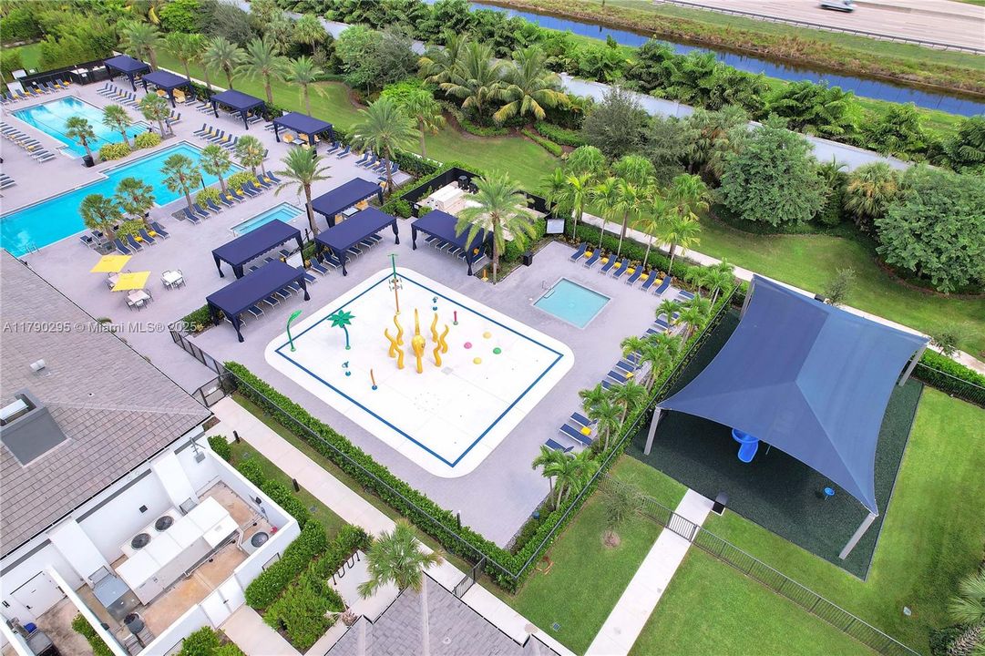 最近售出: $2,975,000 (5 贝兹, 7 浴室, 4484 平方英尺)