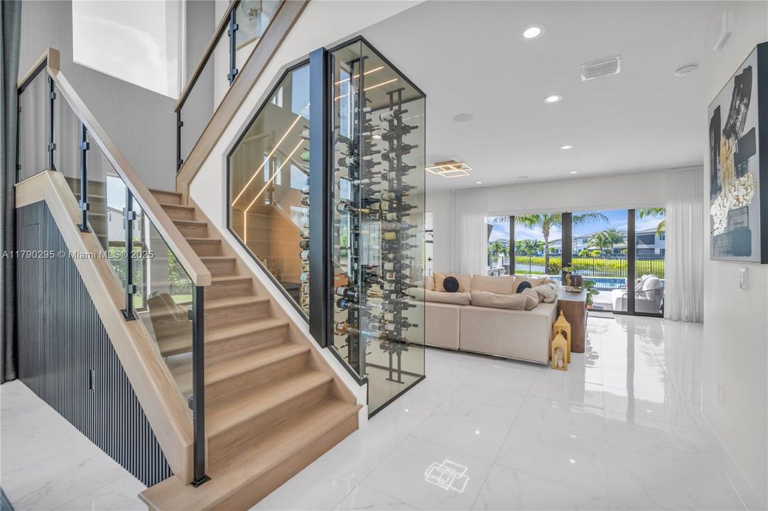 最近售出: $2,975,000 (5 贝兹, 7 浴室, 4484 平方英尺)