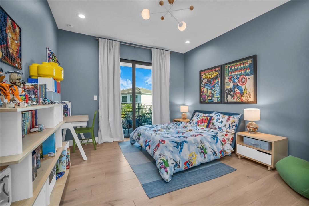 最近售出: $2,975,000 (5 贝兹, 7 浴室, 4484 平方英尺)