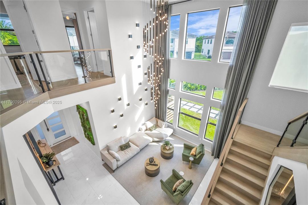 最近售出: $2,975,000 (5 贝兹, 7 浴室, 4484 平方英尺)