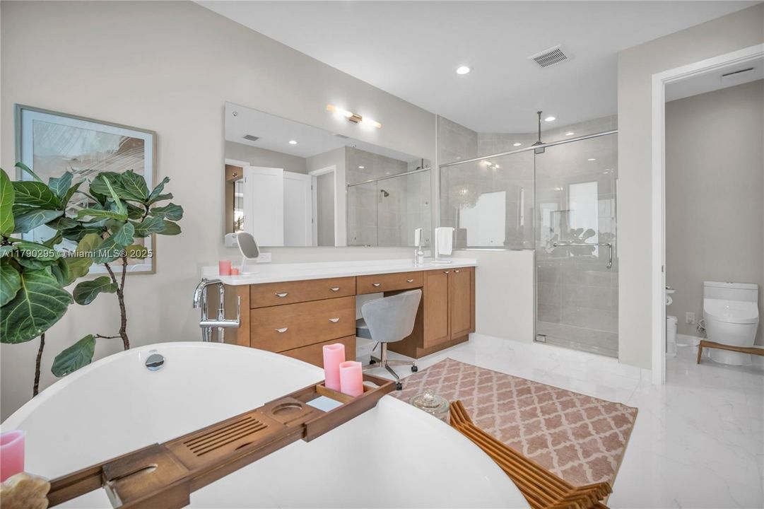 最近售出: $2,975,000 (5 贝兹, 7 浴室, 4484 平方英尺)