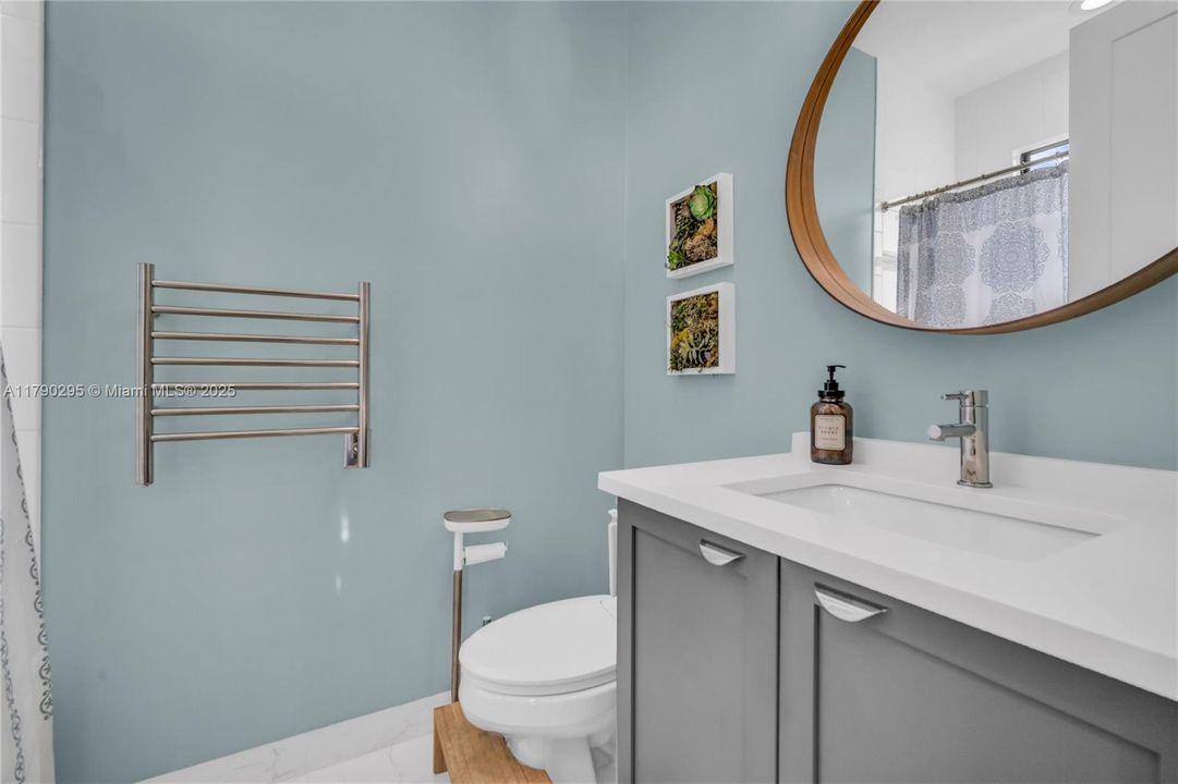 最近售出: $2,975,000 (5 贝兹, 7 浴室, 4484 平方英尺)