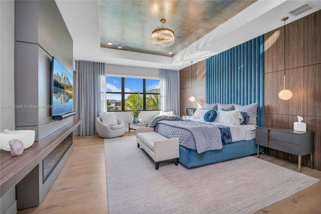 最近售出: $2,975,000 (5 贝兹, 7 浴室, 4484 平方英尺)