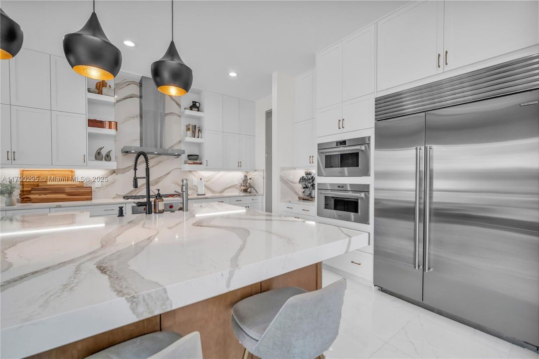 最近售出: $2,975,000 (5 贝兹, 7 浴室, 4484 平方英尺)