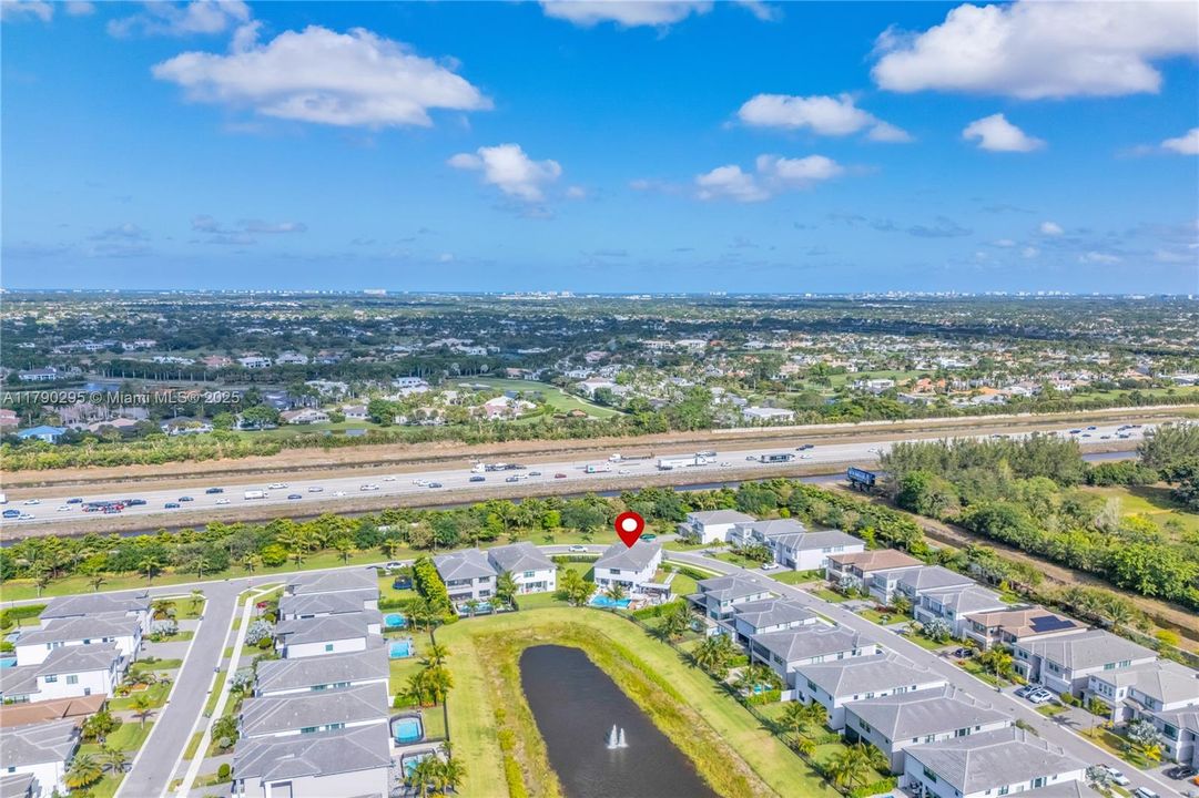 最近售出: $2,975,000 (5 贝兹, 7 浴室, 4484 平方英尺)