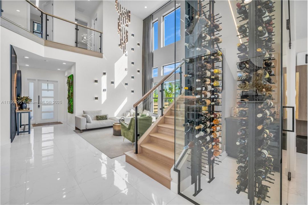 最近售出: $2,975,000 (5 贝兹, 7 浴室, 4484 平方英尺)