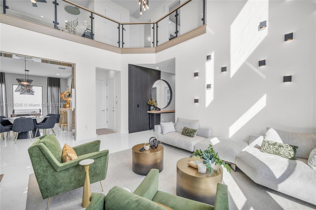 最近售出: $2,975,000 (5 贝兹, 7 浴室, 4484 平方英尺)