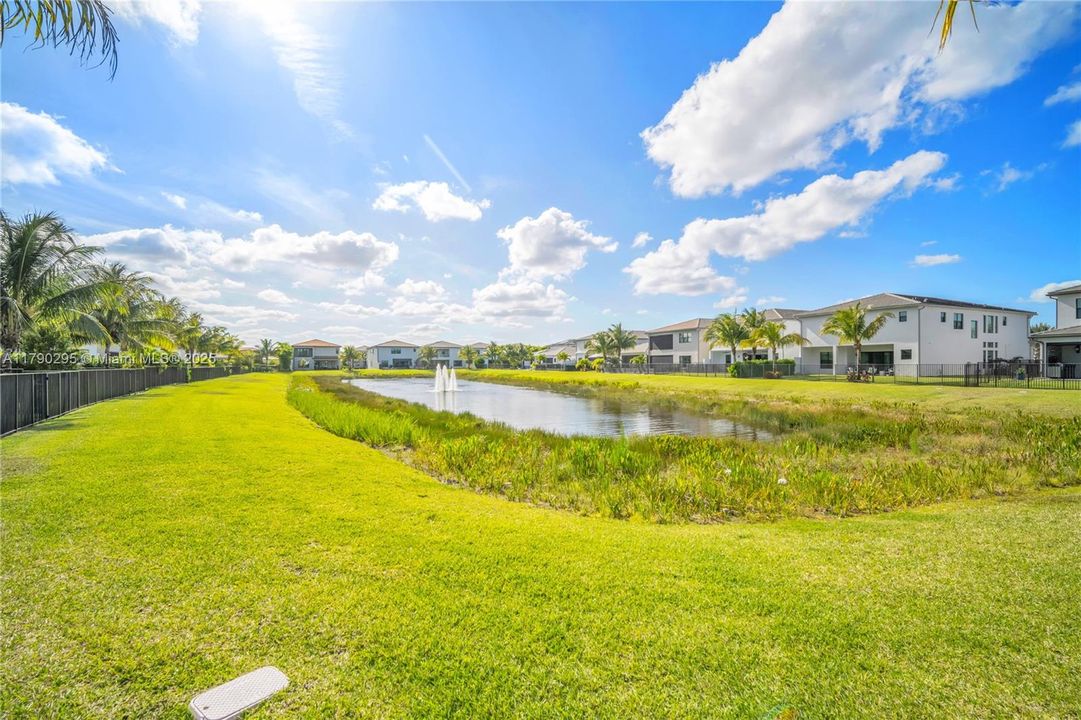 最近售出: $2,975,000 (5 贝兹, 7 浴室, 4484 平方英尺)