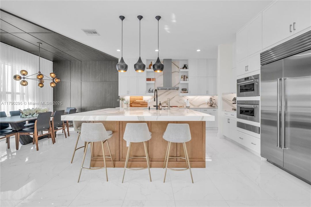 最近售出: $2,975,000 (5 贝兹, 7 浴室, 4484 平方英尺)