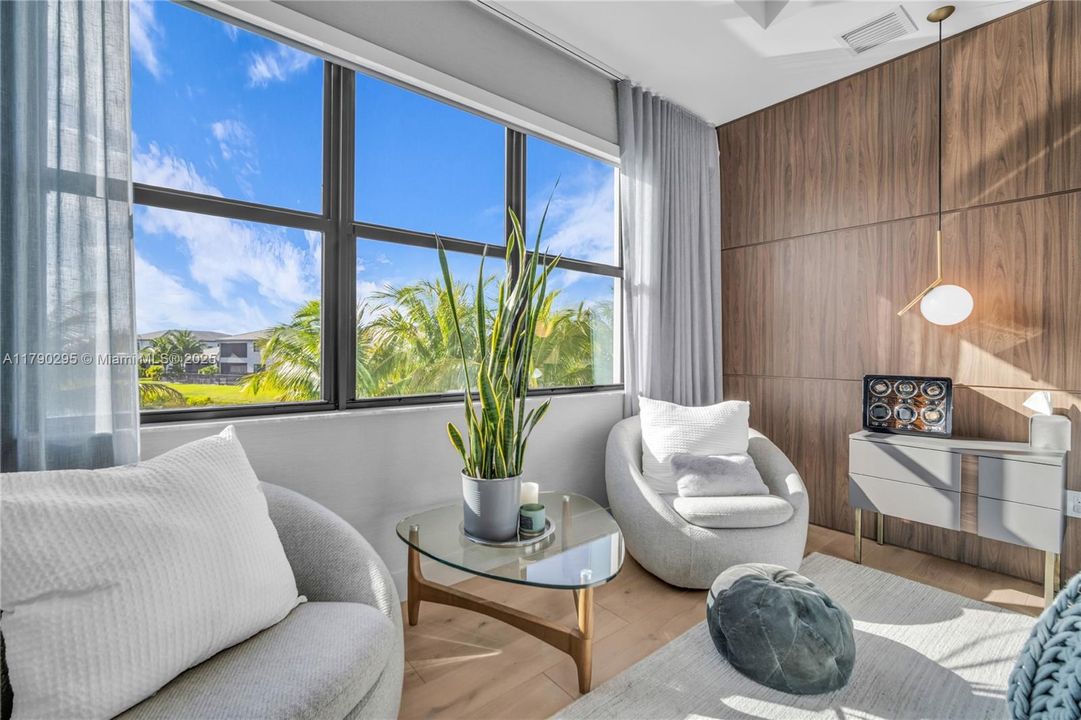 最近售出: $2,975,000 (5 贝兹, 7 浴室, 4484 平方英尺)