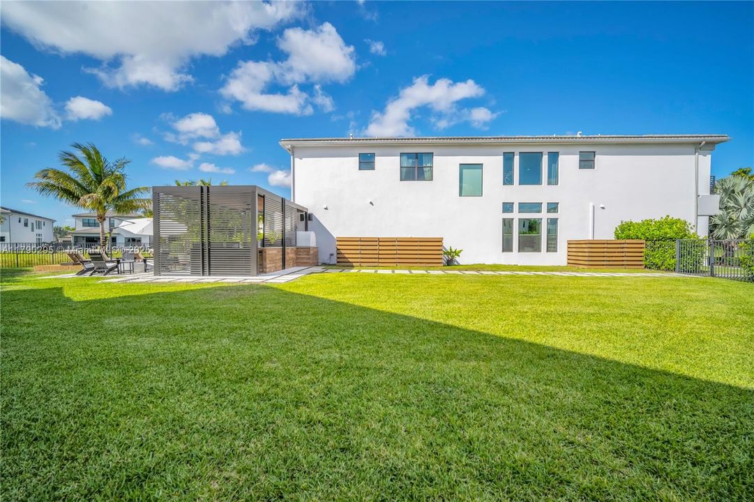 最近售出: $2,975,000 (5 贝兹, 7 浴室, 4484 平方英尺)