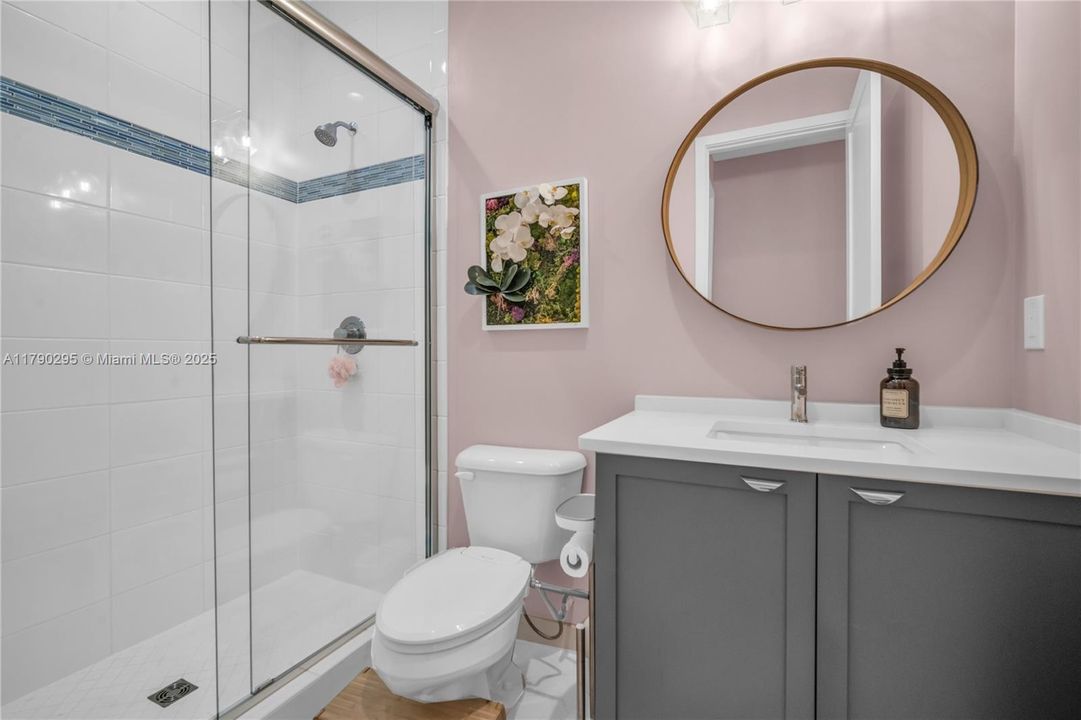 最近售出: $2,975,000 (5 贝兹, 7 浴室, 4484 平方英尺)