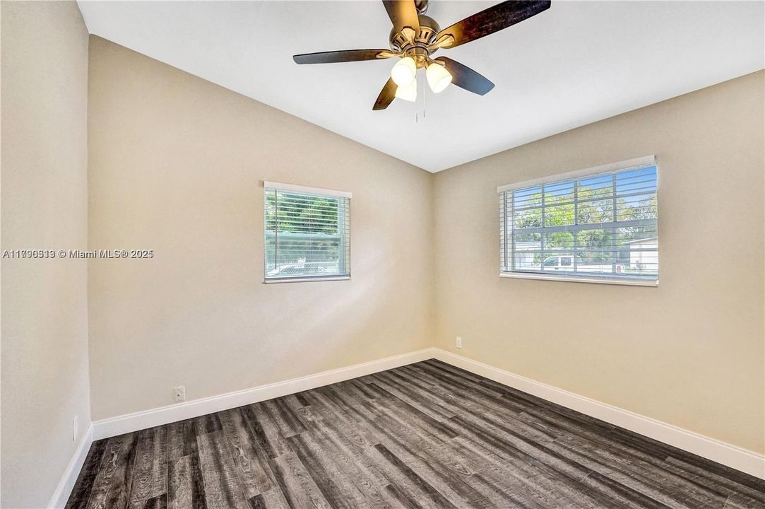 Recently Sold: $319,900 (3 beds, 1 baths, 912 Square Feet)