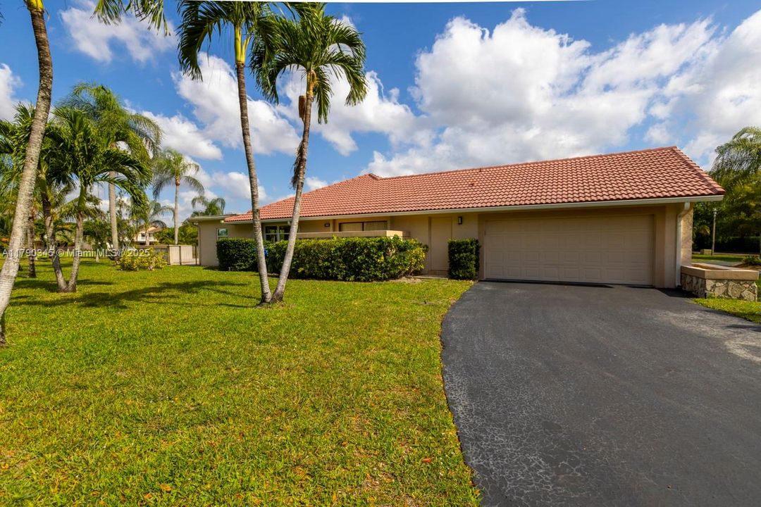 Недавно продано: $935,000 (5 спален, 3 ванн, 3617 Квадратных фут)