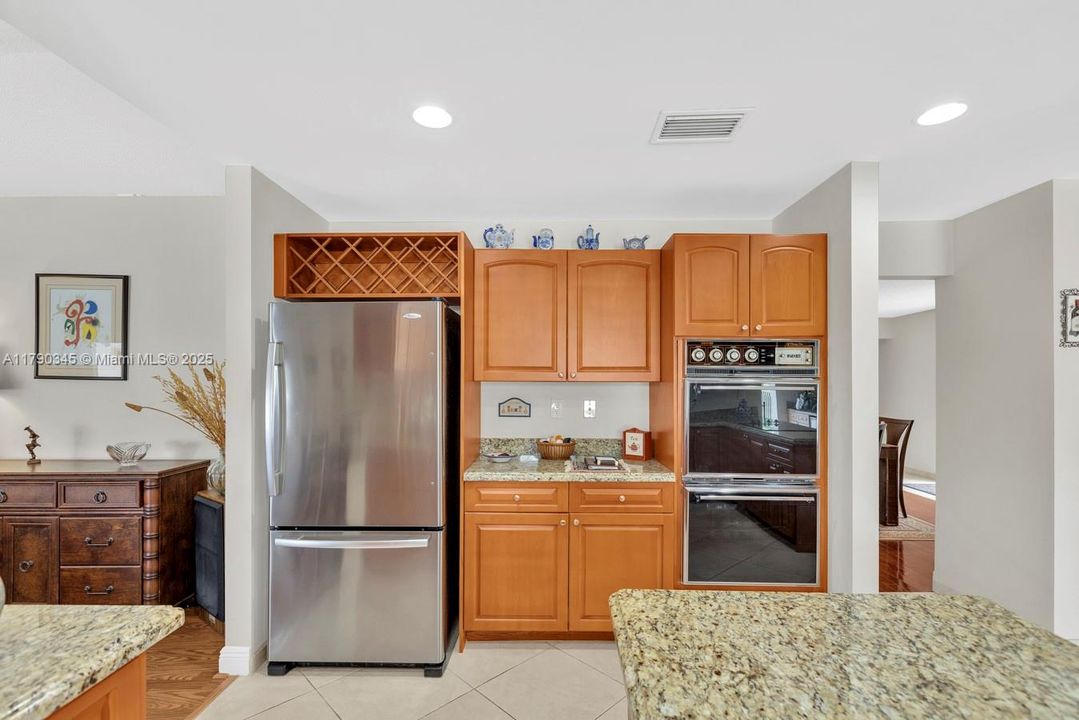 Недавно продано: $935,000 (5 спален, 3 ванн, 3617 Квадратных фут)