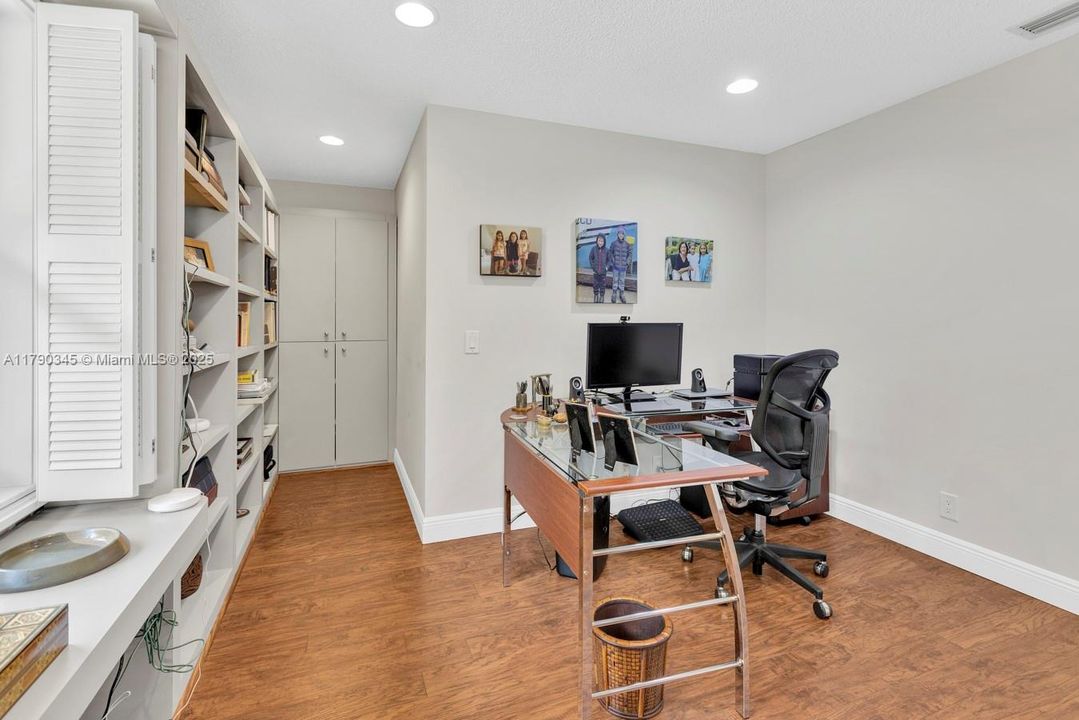 Недавно продано: $935,000 (5 спален, 3 ванн, 3617 Квадратных фут)