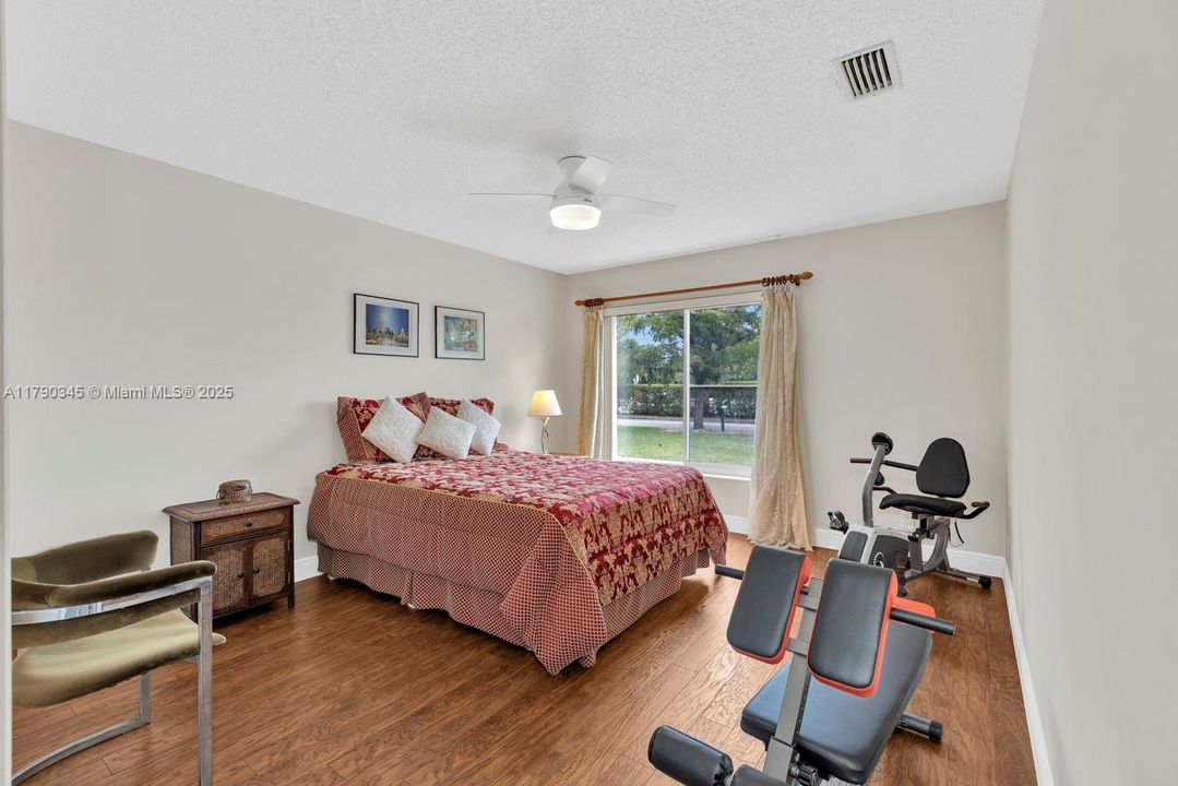 Недавно продано: $935,000 (5 спален, 3 ванн, 3617 Квадратных фут)