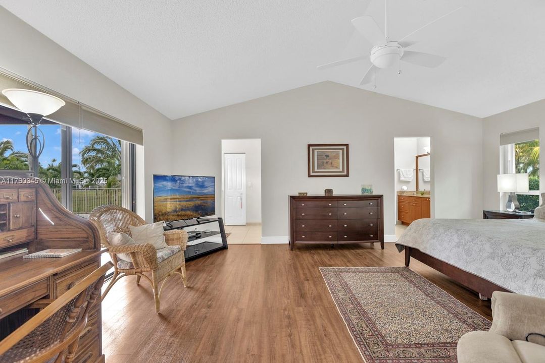 Недавно продано: $935,000 (5 спален, 3 ванн, 3617 Квадратных фут)