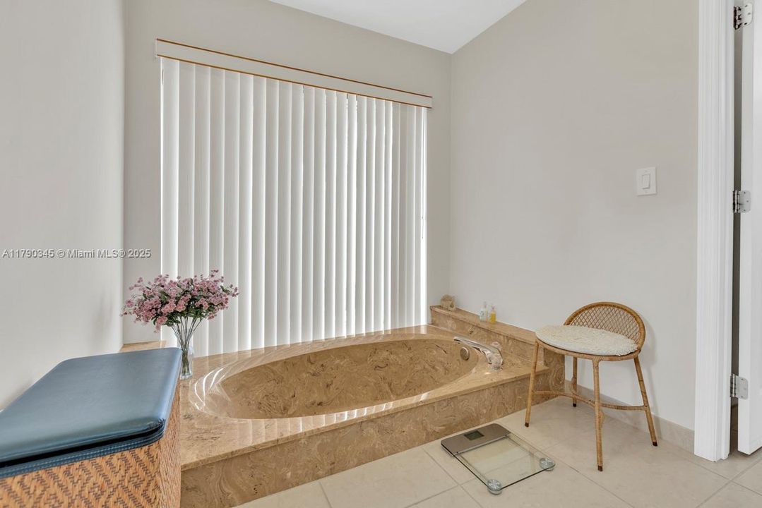 Недавно продано: $935,000 (5 спален, 3 ванн, 3617 Квадратных фут)