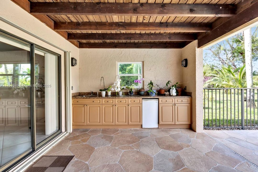 Недавно продано: $935,000 (5 спален, 3 ванн, 3617 Квадратных фут)