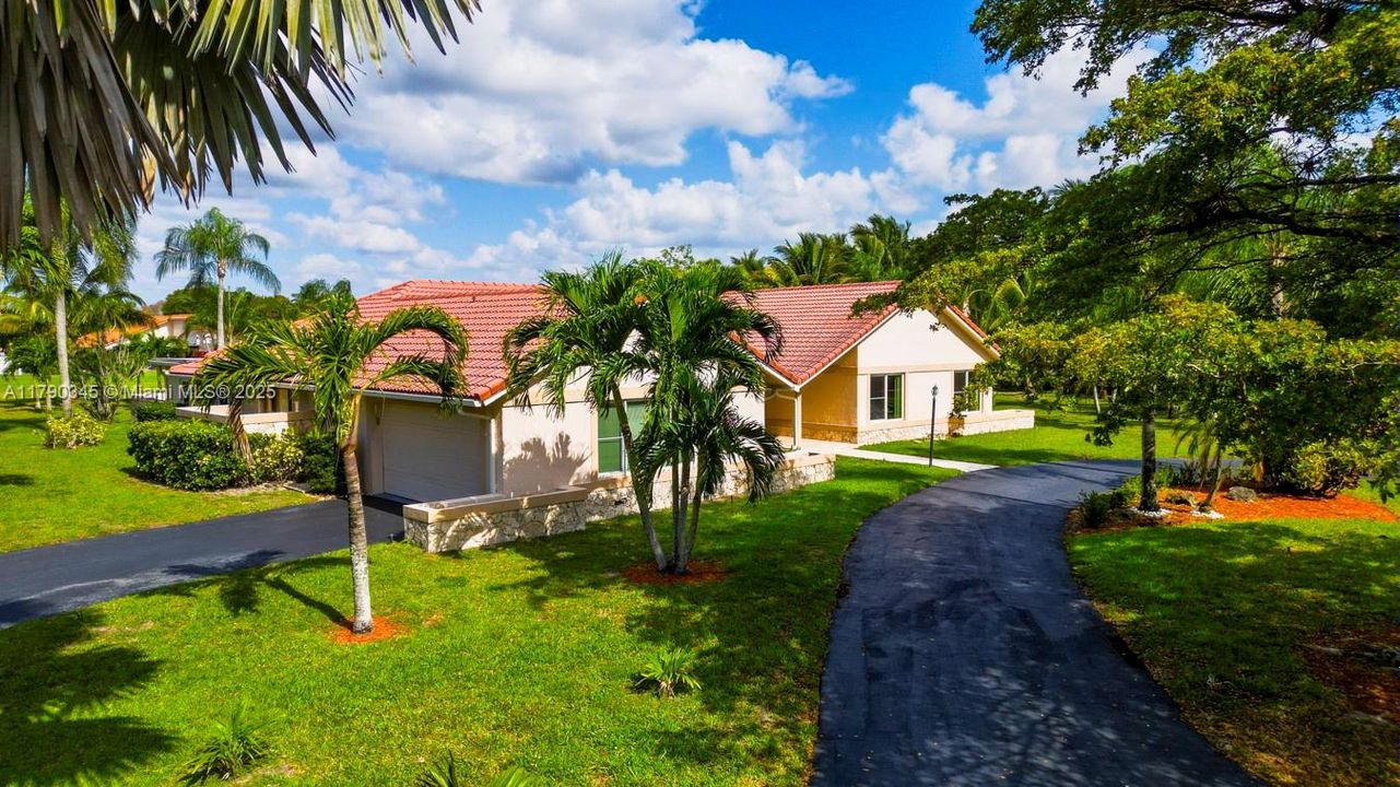 Недавно продано: $935,000 (5 спален, 3 ванн, 3617 Квадратных фут)