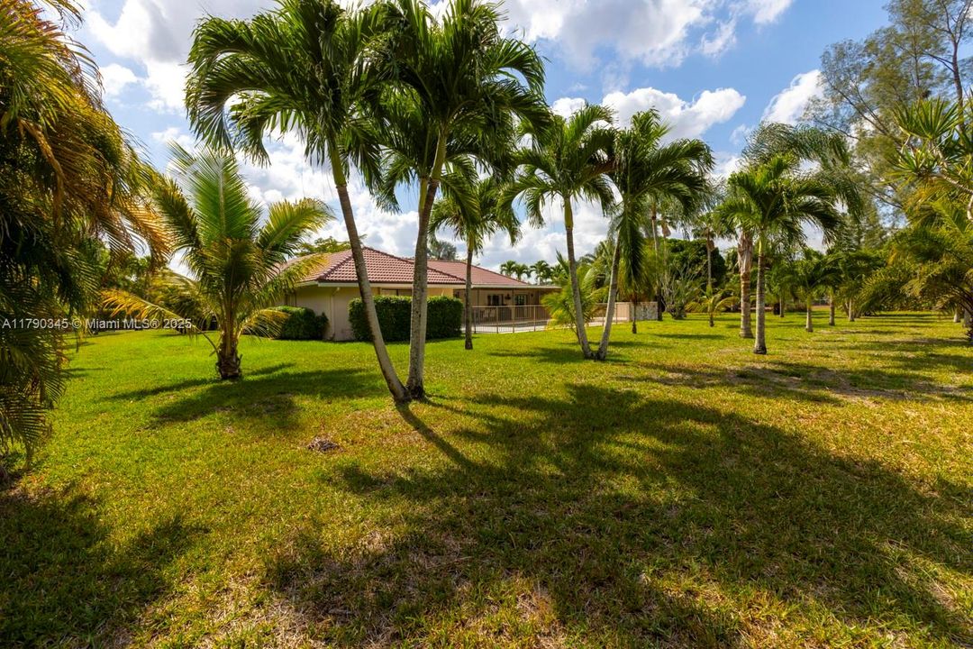 Недавно продано: $935,000 (5 спален, 3 ванн, 3617 Квадратных фут)