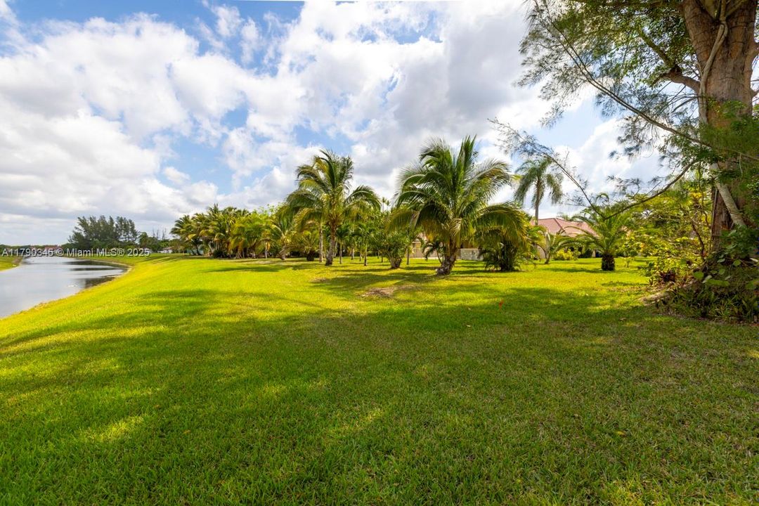 Недавно продано: $935,000 (5 спален, 3 ванн, 3617 Квадратных фут)